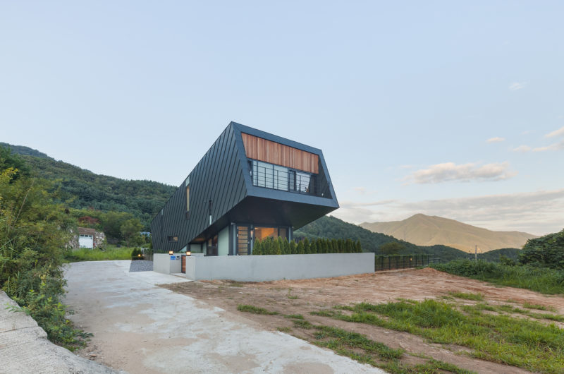 Leaning House In Maryeong-myeon, Jinan-gun, Korea leaning house in maryeong myeon jinan gun korea c4b2a0d