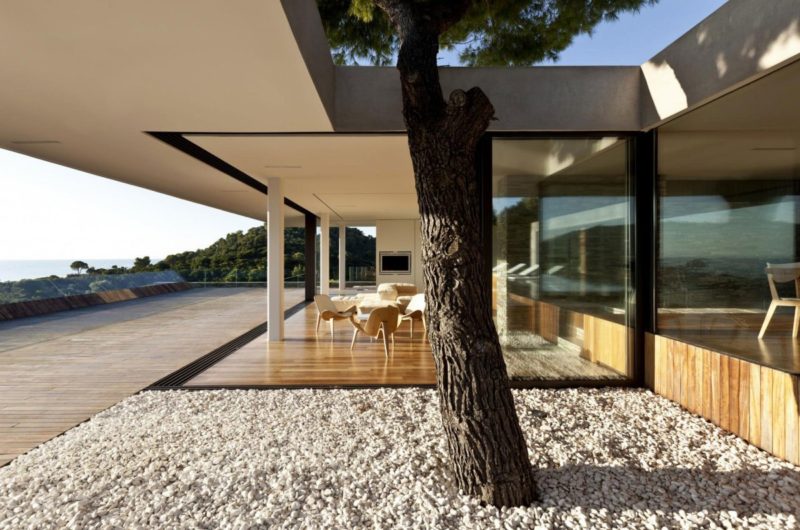 Majestic Plane House by K Studio majestic plane house by k studio 4ef9844