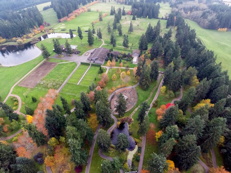Massive And Beautifully Landscaped Property In Washington massive and beautifully landscaped property in washington a015491