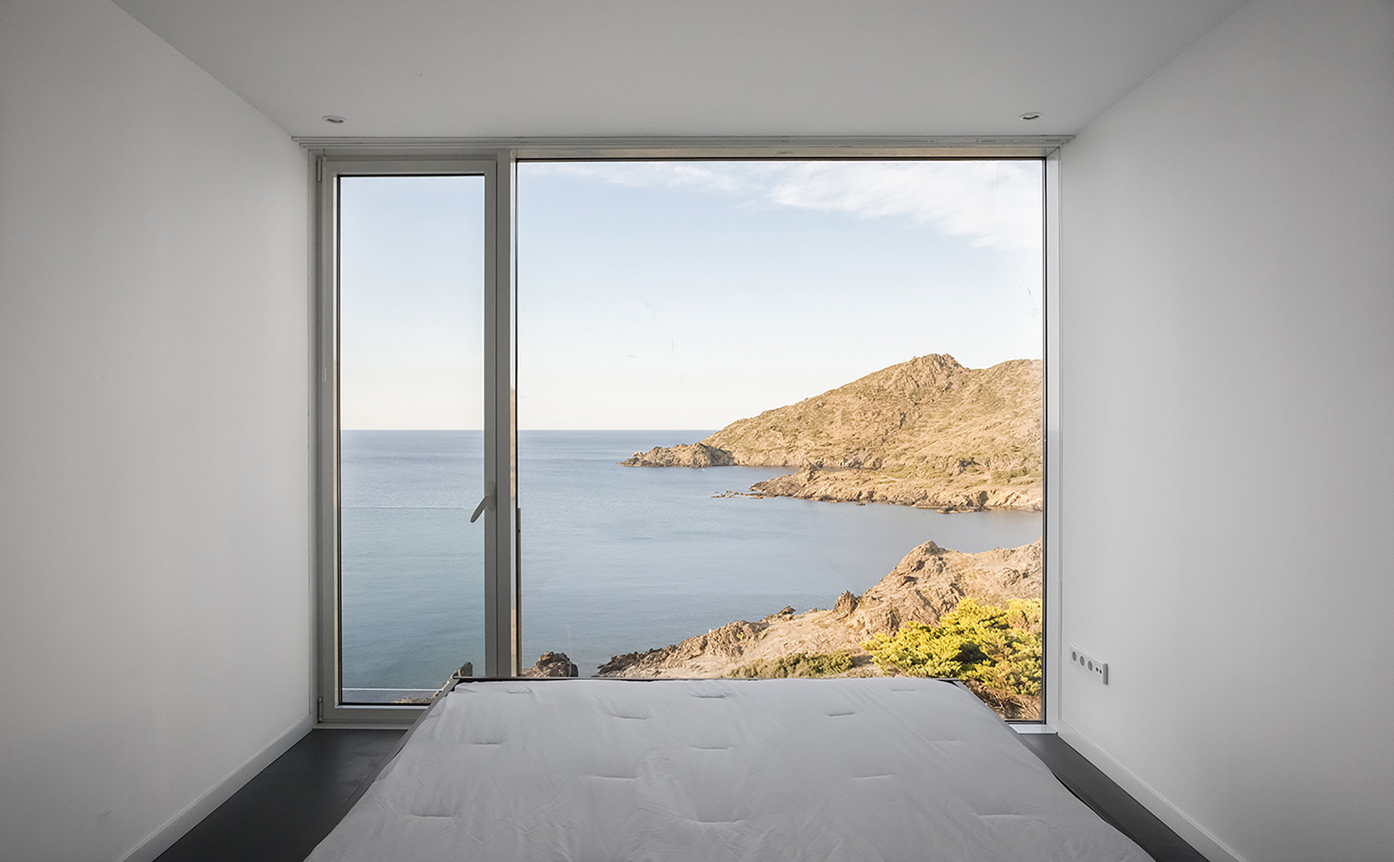 Modern Sunflower House In El Port de la Selva, Girona, Spain modern sunflower house in el port de la selva girona spain 8909289