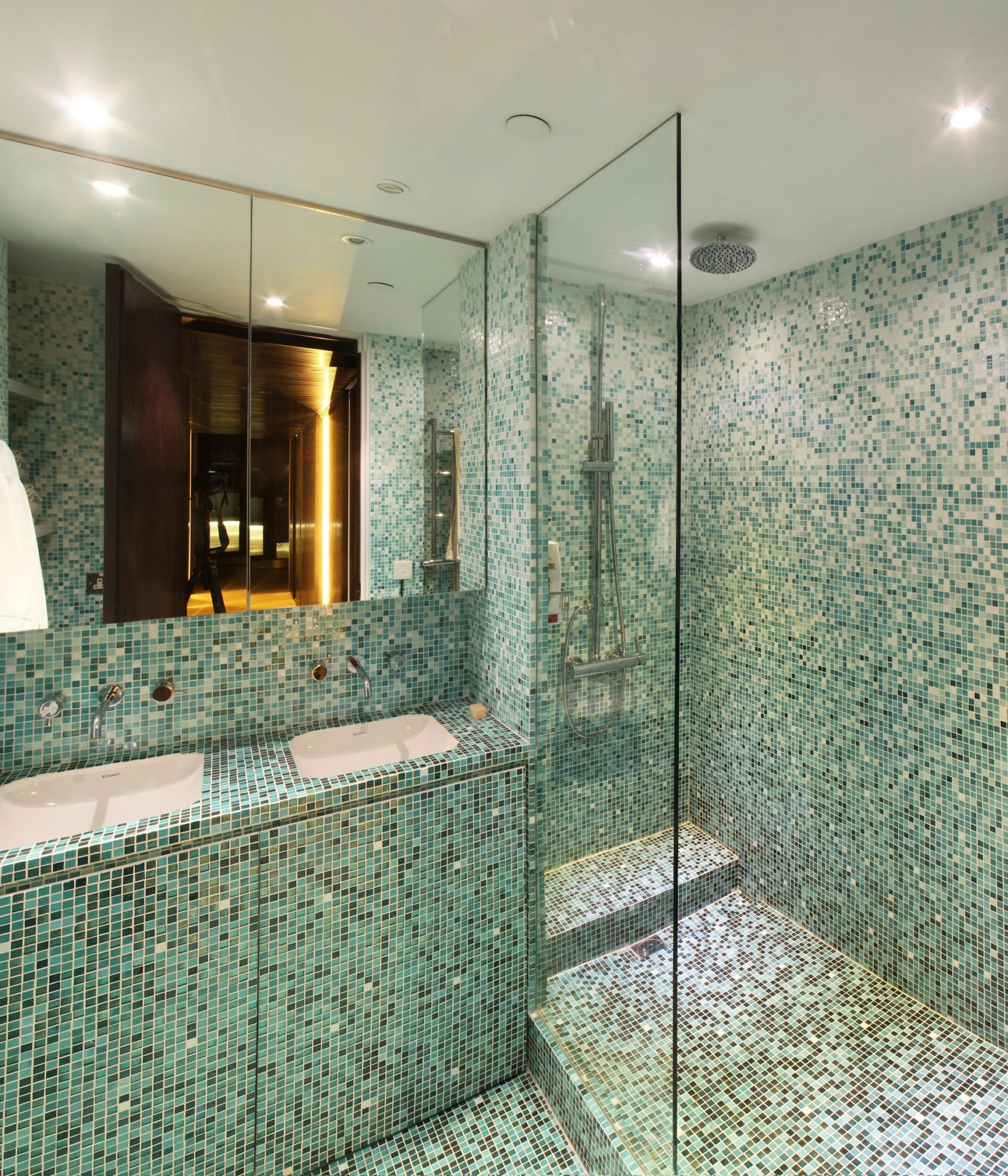 Modern WING Loft In Chai Wan, Hong Kong modern wing loft in chai wan hong kong 083e6a0