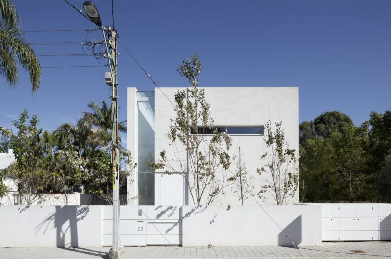 Plain G House by Axelrod Architects + Pitsou Kedem Architect plain g house by axelrod architects pitsou kedem architect 11d438f