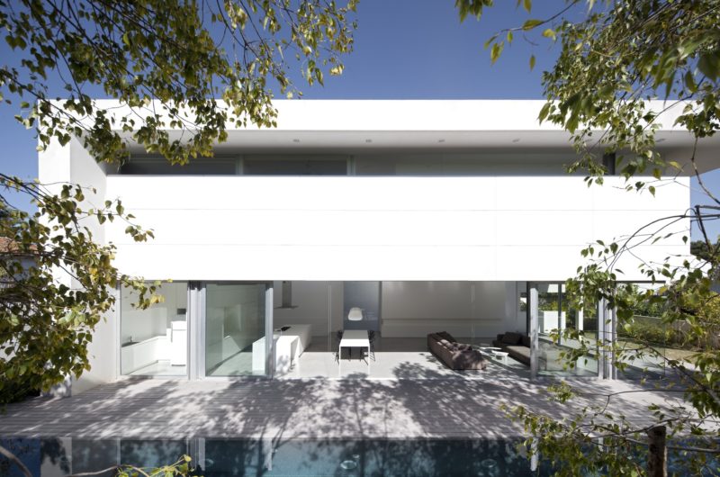 Plain G House by Axelrod Architects + Pitsou Kedem Architect plain g house by axelrod architects pitsou kedem architect 59c032f