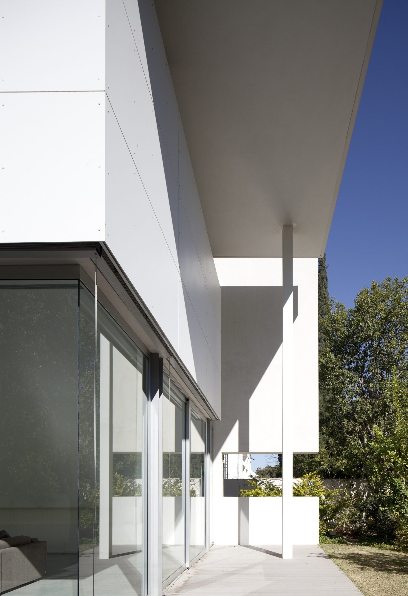 Plain G House by Axelrod Architects + Pitsou Kedem Architect plain g house by axelrod architects pitsou kedem architect 777bed7