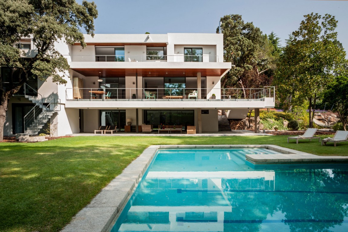 Spacious And Modern La Moraleja House In Madrid, Spain spacious and modern la moraleja house in madrid spain 16aac7d