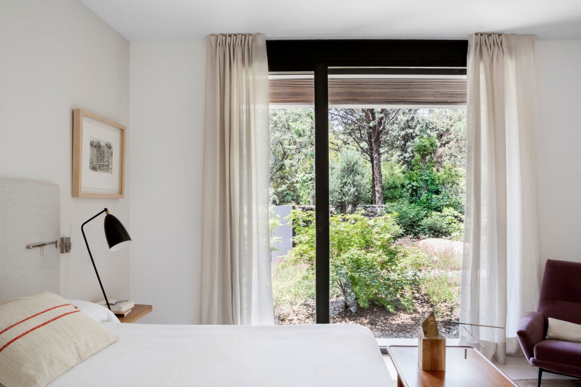 Spacious And Modern La Moraleja House In Madrid, Spain spacious and modern la moraleja house in madrid spain 9412990