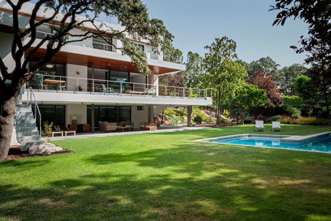 Spacious And Modern La Moraleja House In Madrid, Spain spacious and modern la moraleja house in madrid spain 9670acf
