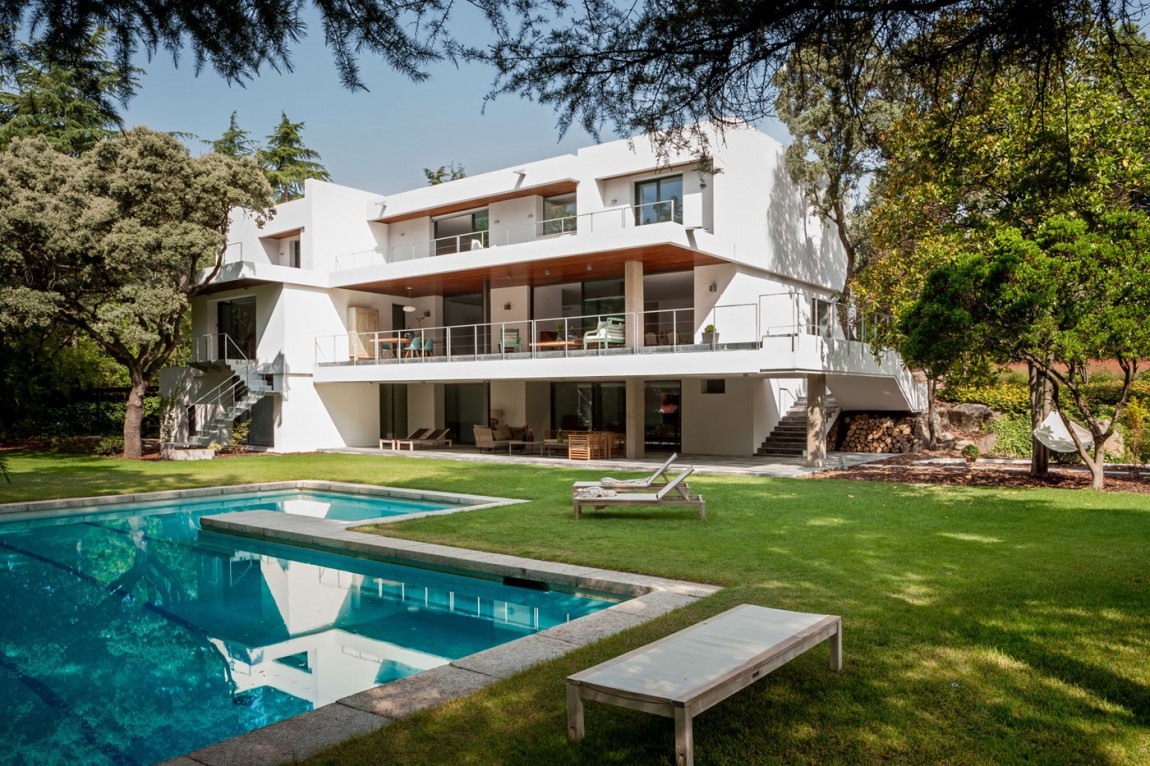 Spacious And Modern La Moraleja House In Madrid, Spain spacious and modern la moraleja house in madrid spain e74ab78