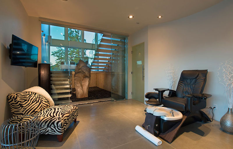 Stunning Residence In Kelowna, British Columbia, Canada stunning residence in kelowna british columbia canada d94d5a2