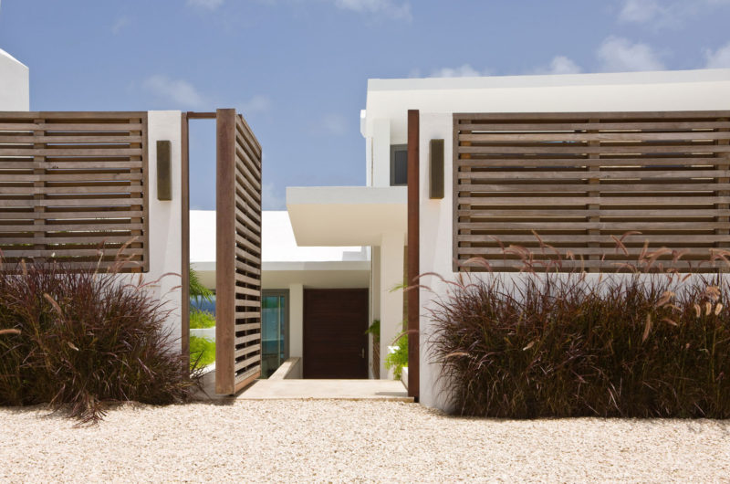 Balinese-influenced Villa Kishti by Frank Alfred Hamilton and Cecconi Simone Inc. balinese influenced villa kishti by frank alfred hamilton and cecconi simone inc d9dd08a