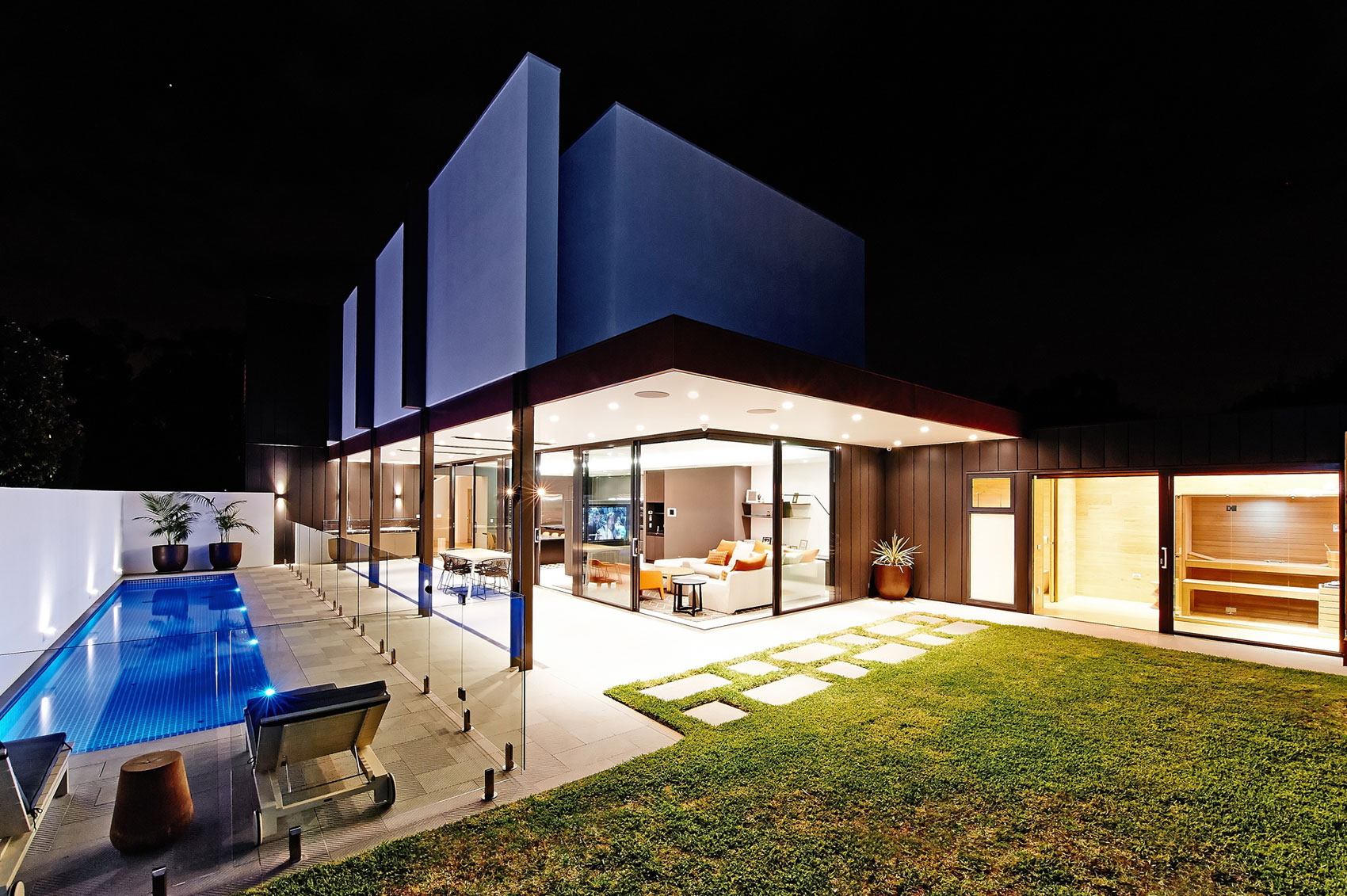 Beaumaris White House In Beaumaris, Australia beaumaris white house in beaumaris australia 8e94899