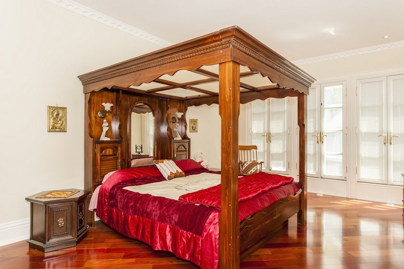 Classy And Luxurious Gated Mississauga Palace In Ontario classy and luxurious gated mississauga palace in ontario 01a3d7f