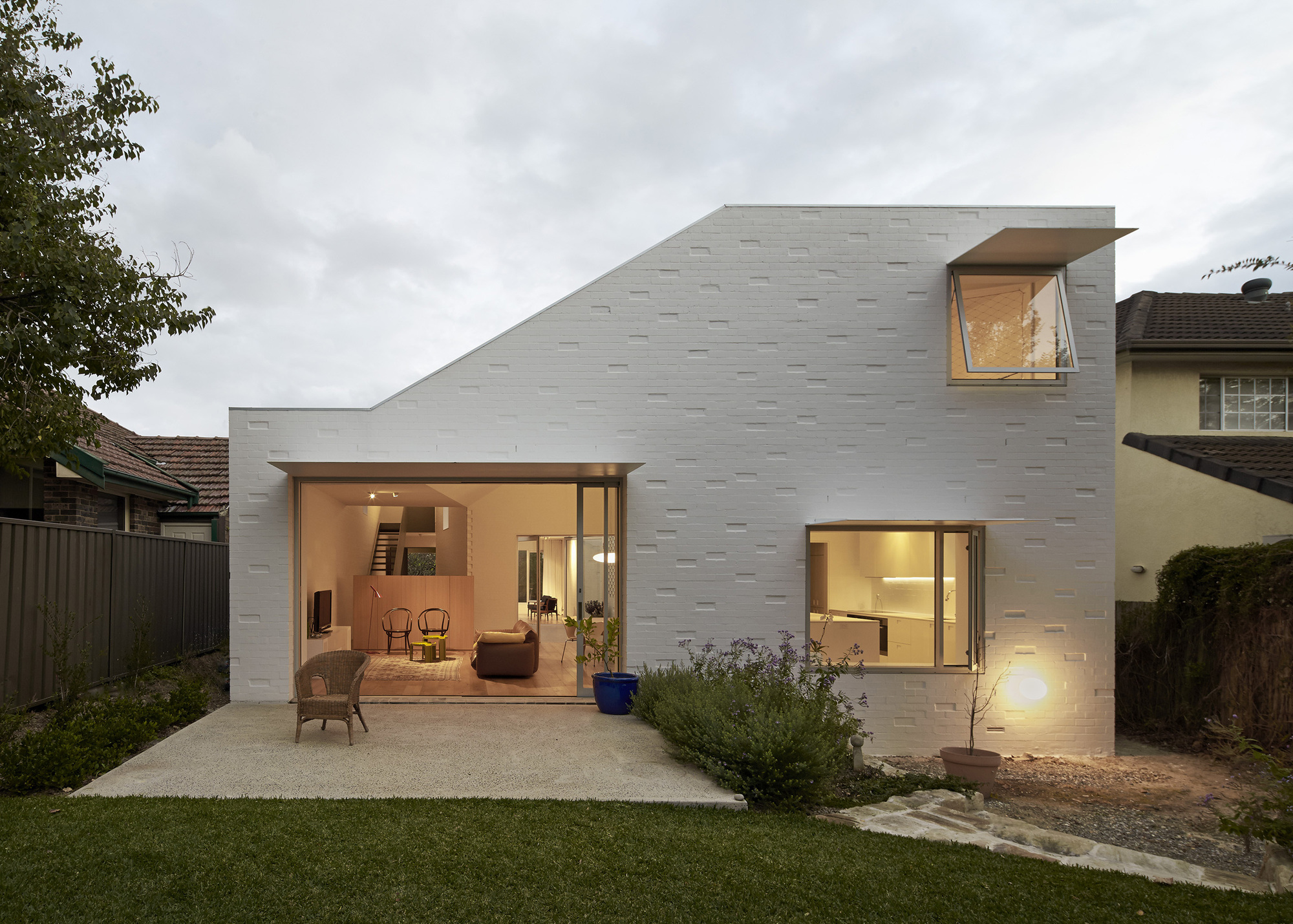 Cozy And Modern Residence In Riverview, Australia cozy and modern residence in riverview australia 5309a30
