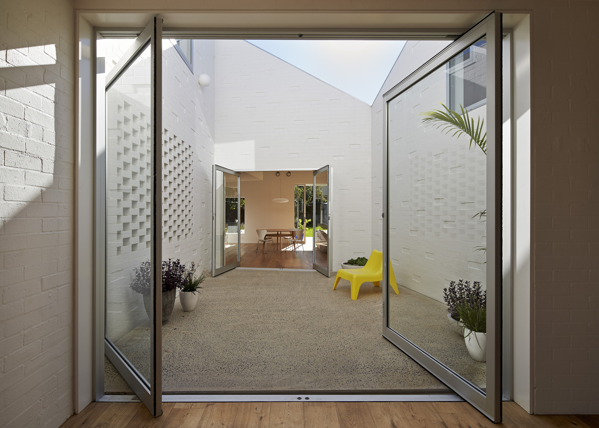 Cozy And Modern Residence In Riverview, Australia cozy and modern residence in riverview australia 73f1900