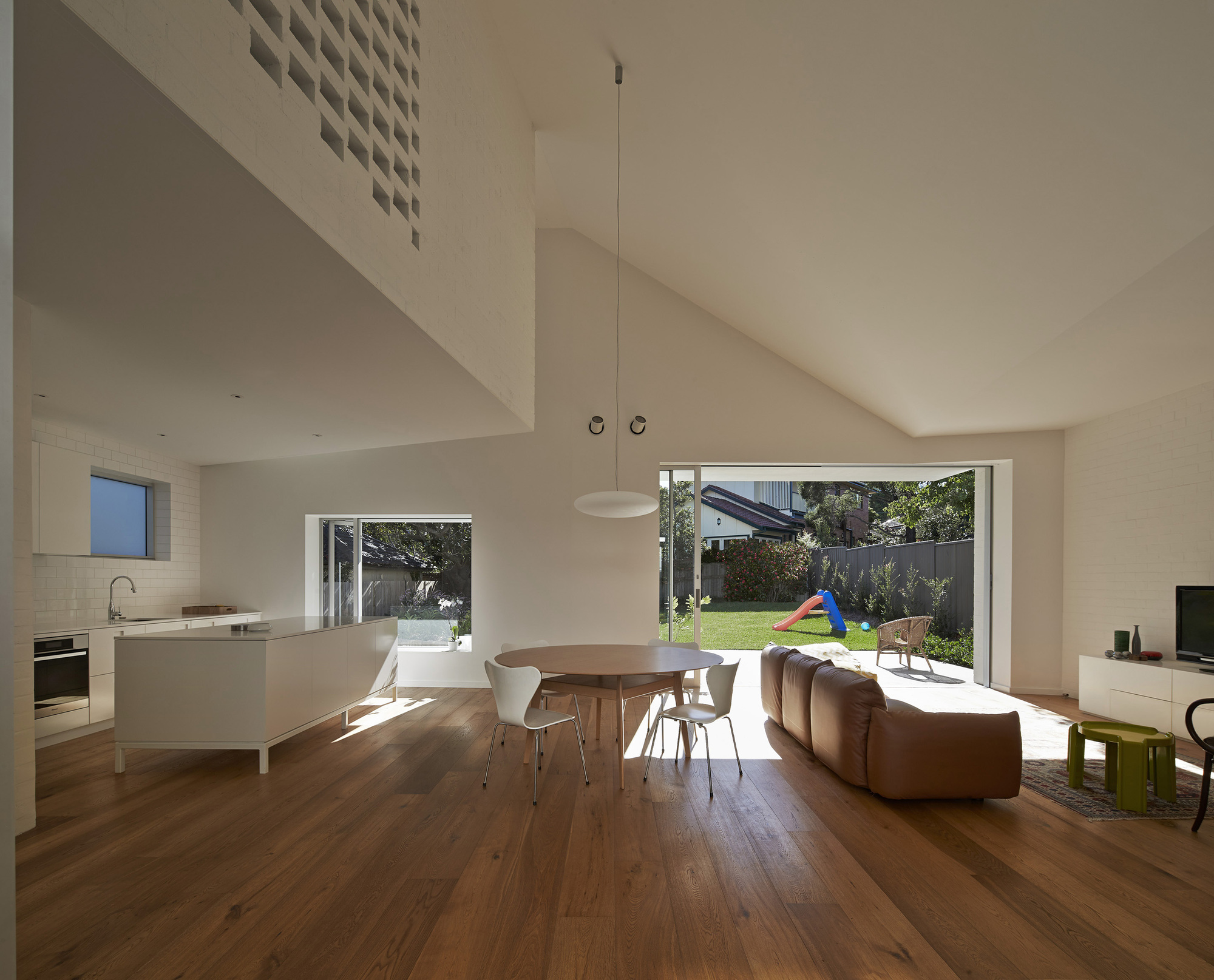 Cozy And Modern Residence In Riverview, Australia cozy and modern residence in riverview australia 8799312