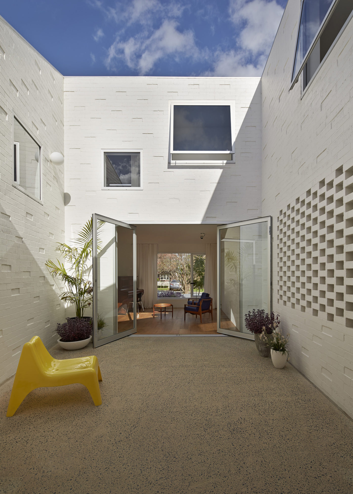 cozy and modern residence in riverview australia 9c939b1