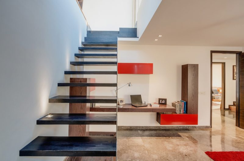 Cozy Overhang House designed by DADA & partners cozy overhang house designed by dada partners 2cd0c65
