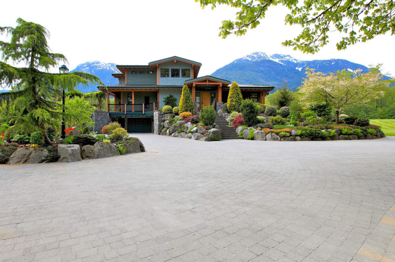 Grand Garibaldi Heights Estate in Canada grand garibaldi heights estate in canada e3751c6