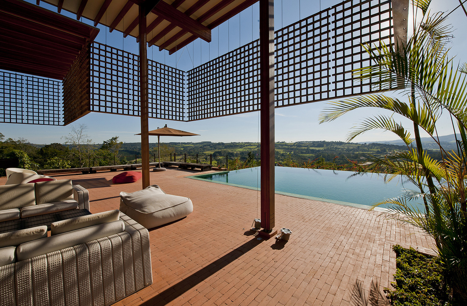 House in Quinta da Baroneza By Candida Tabet Arquitetura house in quinta da baroneza by candida tabet arquitetura c6ea557