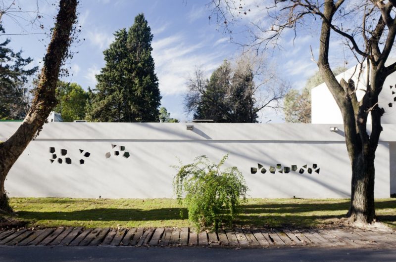 Impeccable BLLTT House by Enrique Barberis impeccable blltt house by enrique barberis c392800