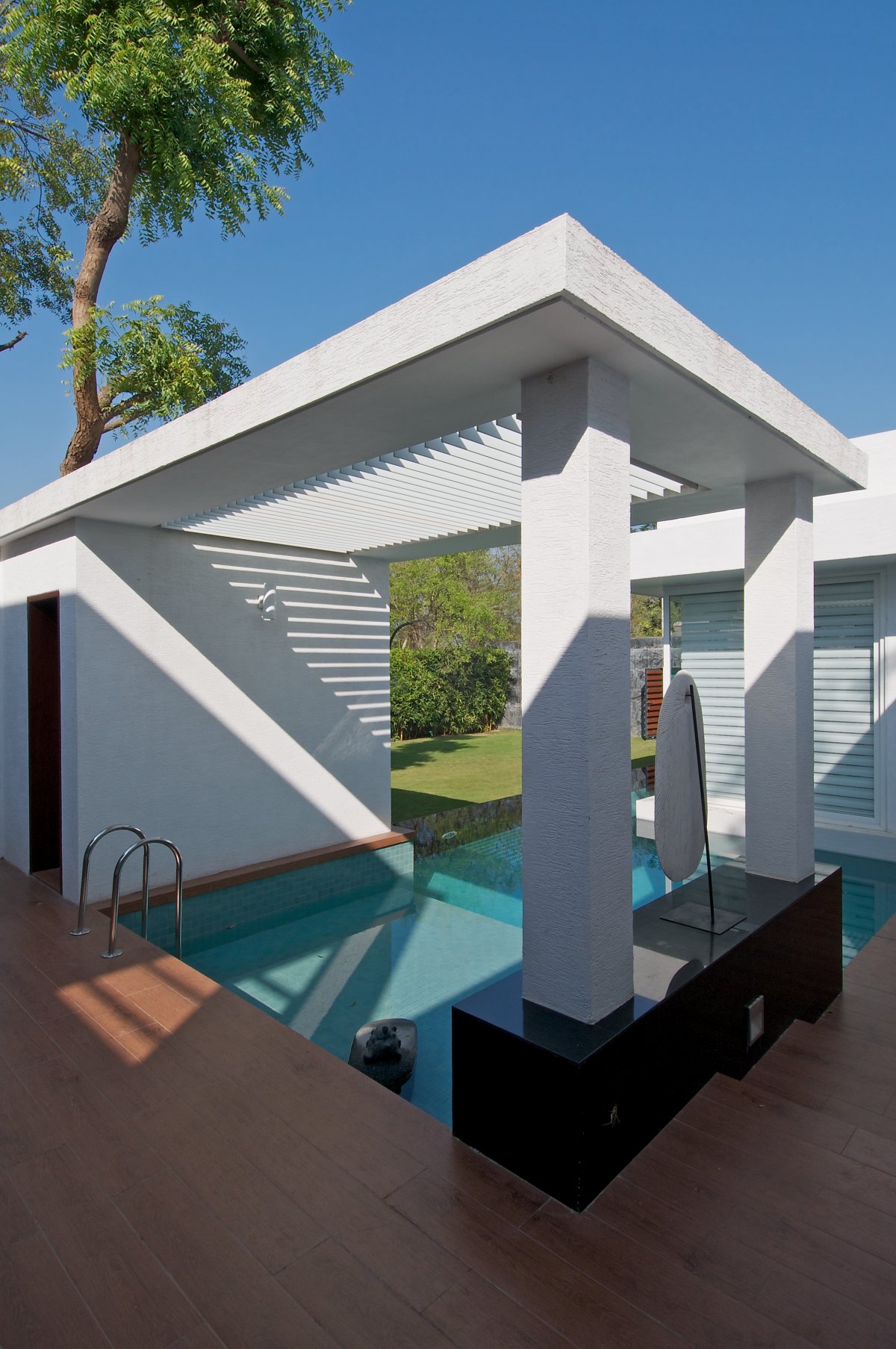 Minimalist Dinesh Mill Bungalow by Atelier dnD minimalist dinesh mill bungalow by atelier dnd b22a4e3