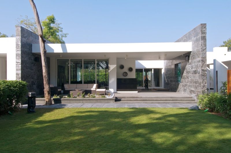 Minimalist Dinesh Mill Bungalow by Atelier dnD minimalist dinesh mill bungalow by atelier dnd d762c40