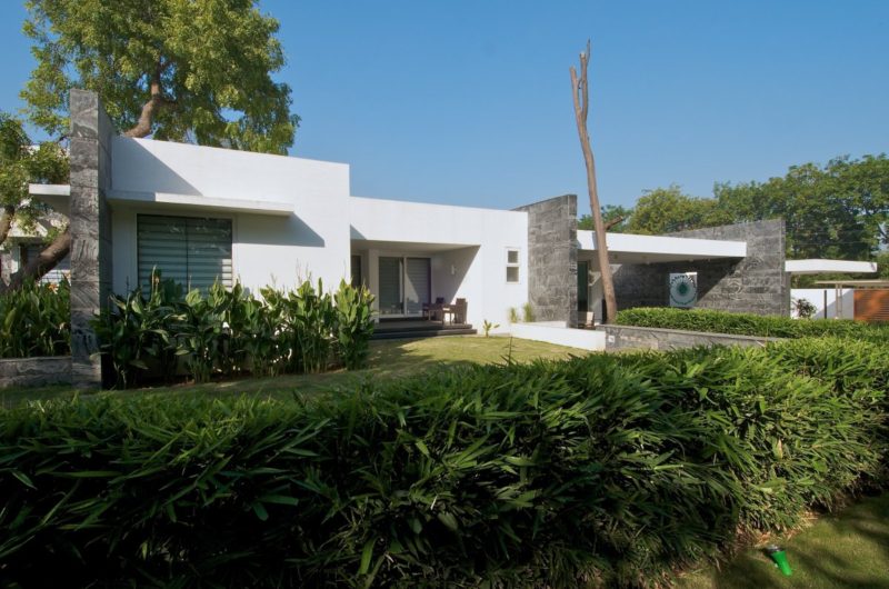 Minimalist Dinesh Mill Bungalow by Atelier dnD minimalist dinesh mill bungalow by atelier dnd f1a7e85
