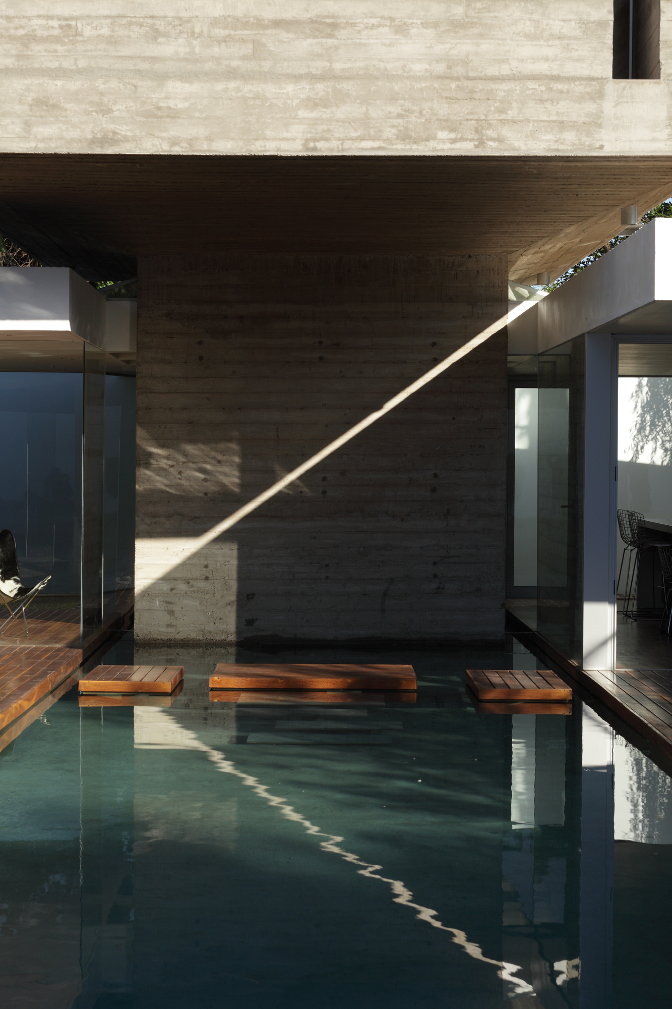 Modern Bunker House by Estudio Botteri-Connell modern bunker house by estudio botteri connell 20210a1