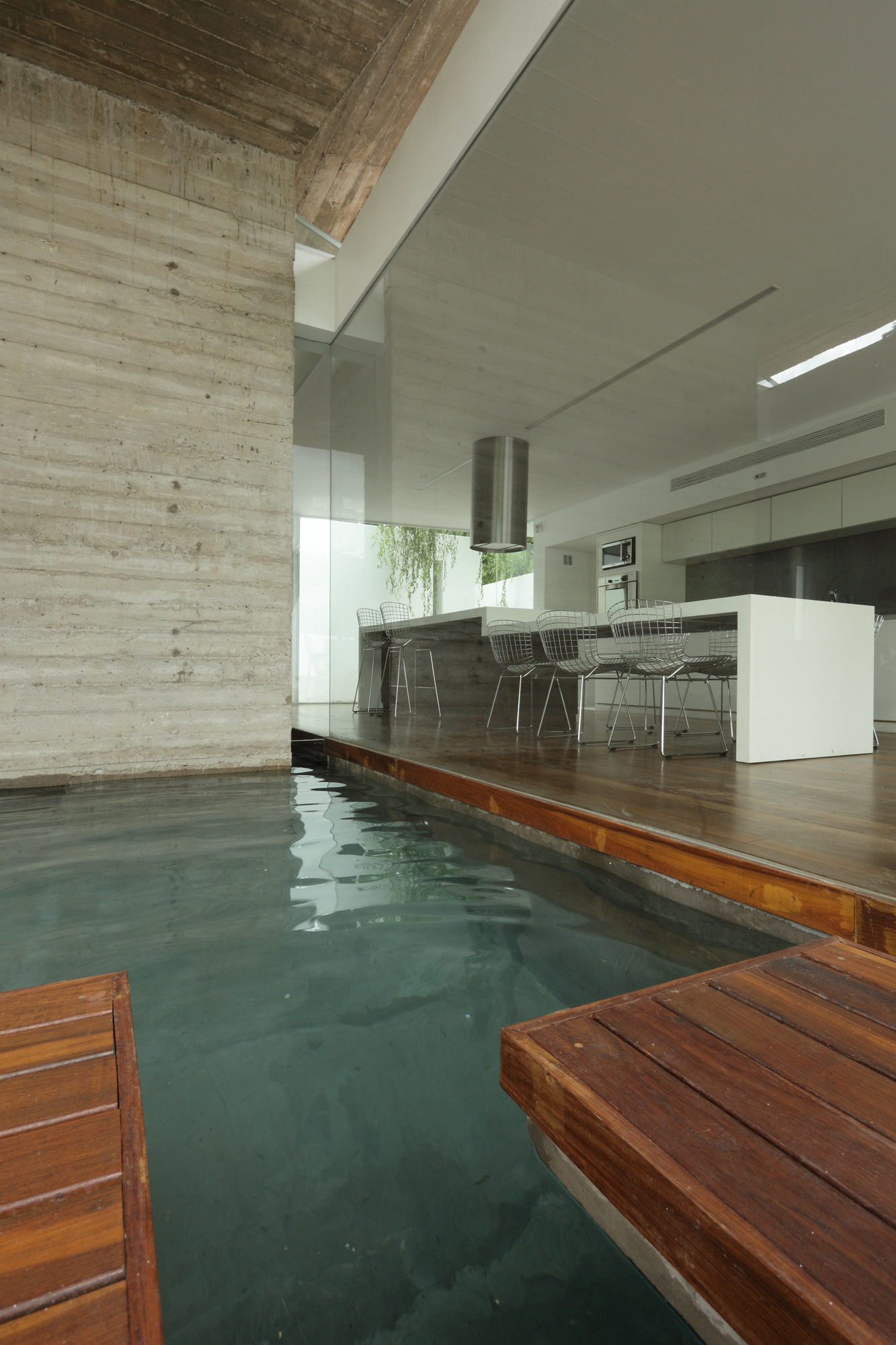 Modern Bunker House by Estudio Botteri-Connell modern bunker house by estudio botteri connell 2d5cdb9