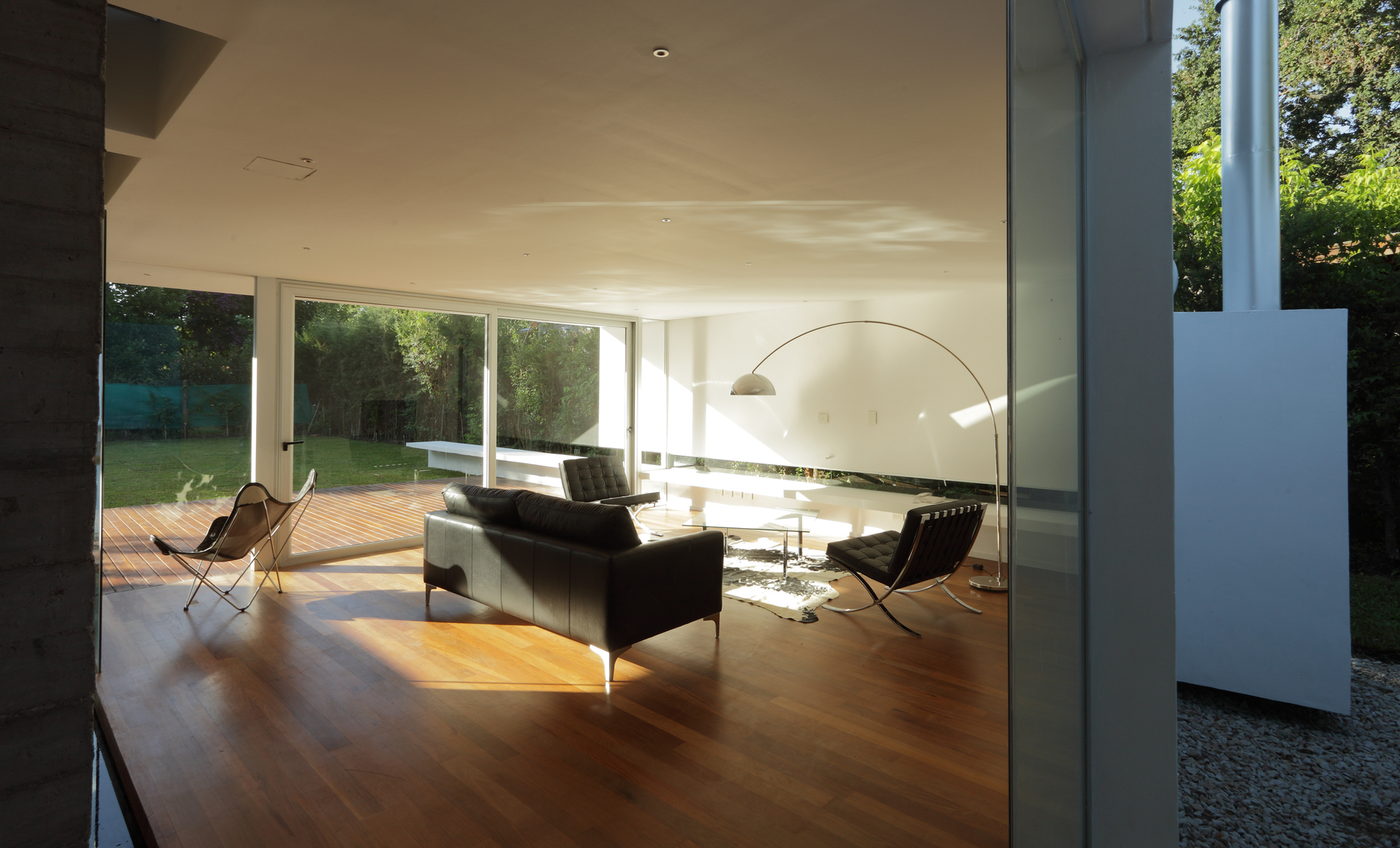 Modern Bunker House by Estudio Botteri-Connell modern bunker house by estudio botteri connell 3419b98