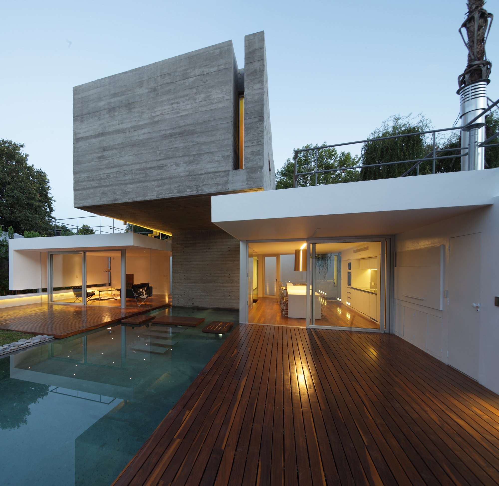 Modern Bunker House by Estudio Botteri-Connell modern bunker house by estudio botteri connell 6125f9e