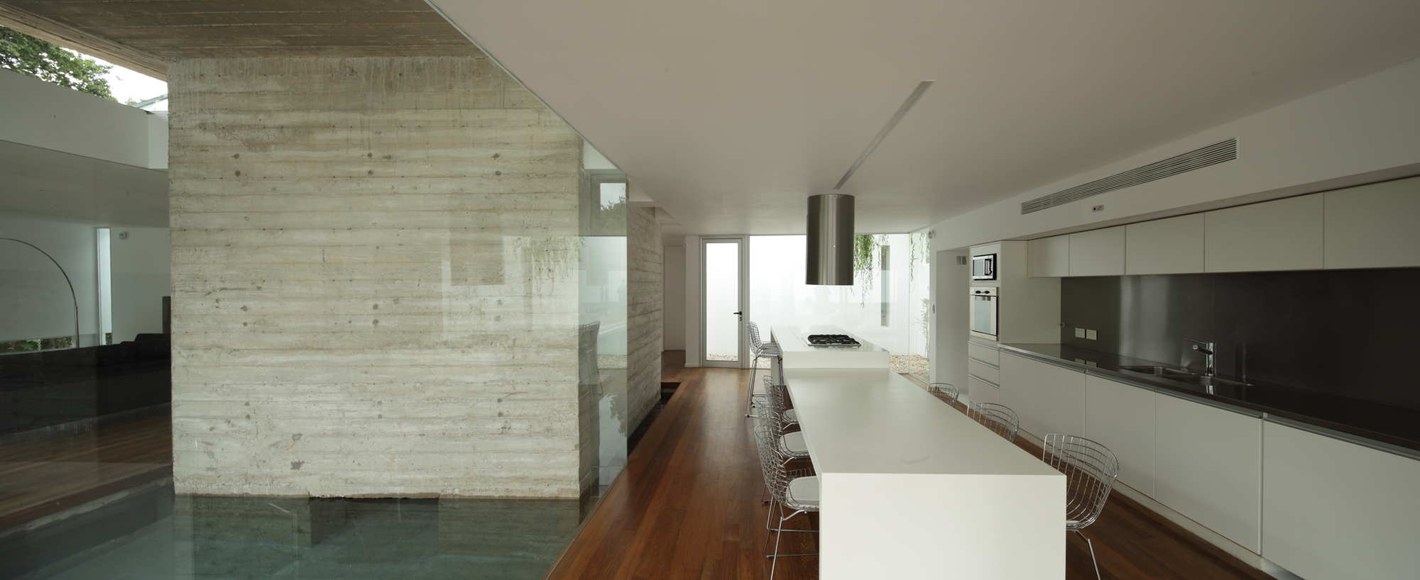 Modern Bunker House by Estudio Botteri-Connell modern bunker house by estudio botteri connell 8e9bd90