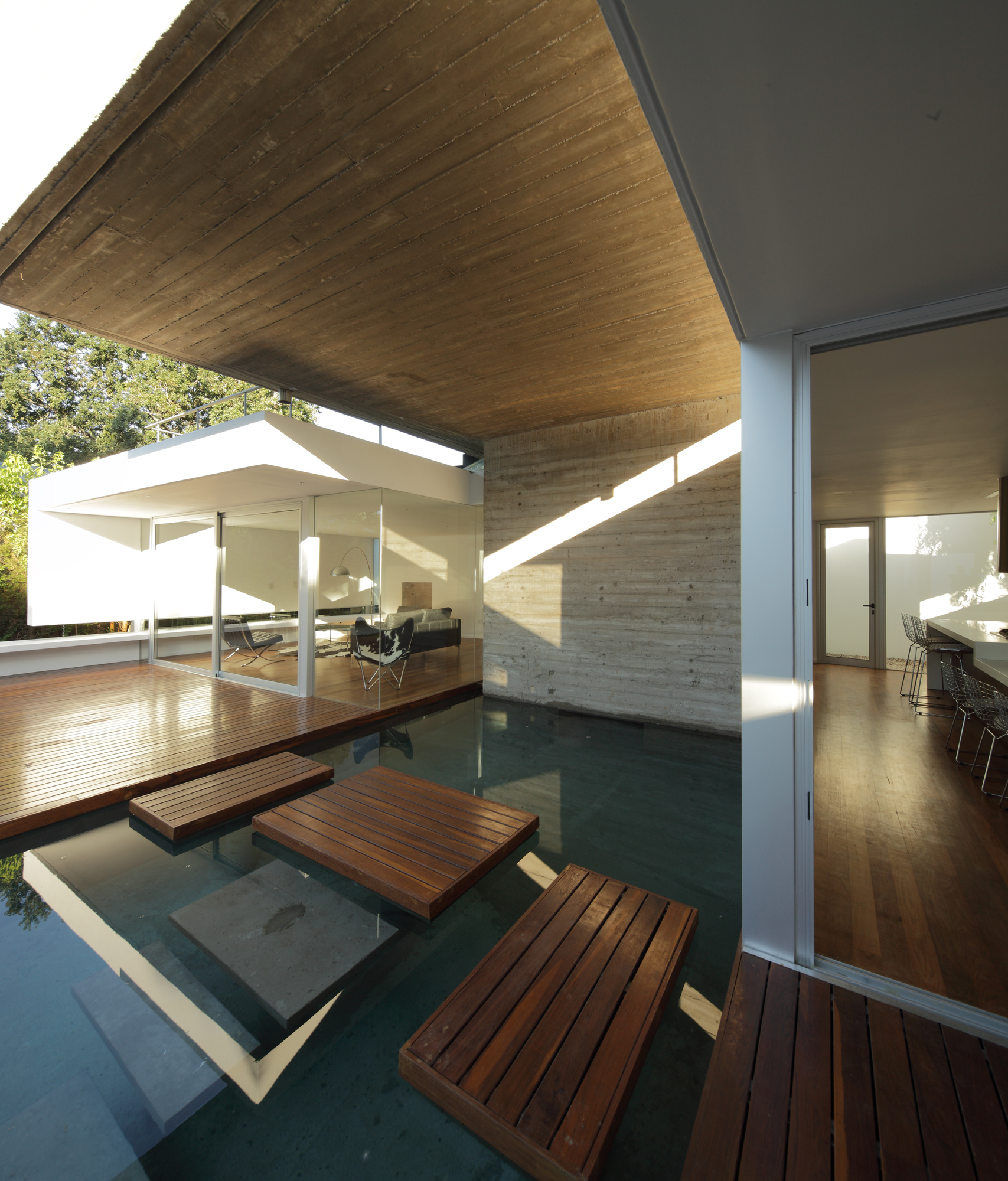 Modern Bunker House by Estudio Botteri-Connell modern bunker house by estudio botteri connell ad0042e