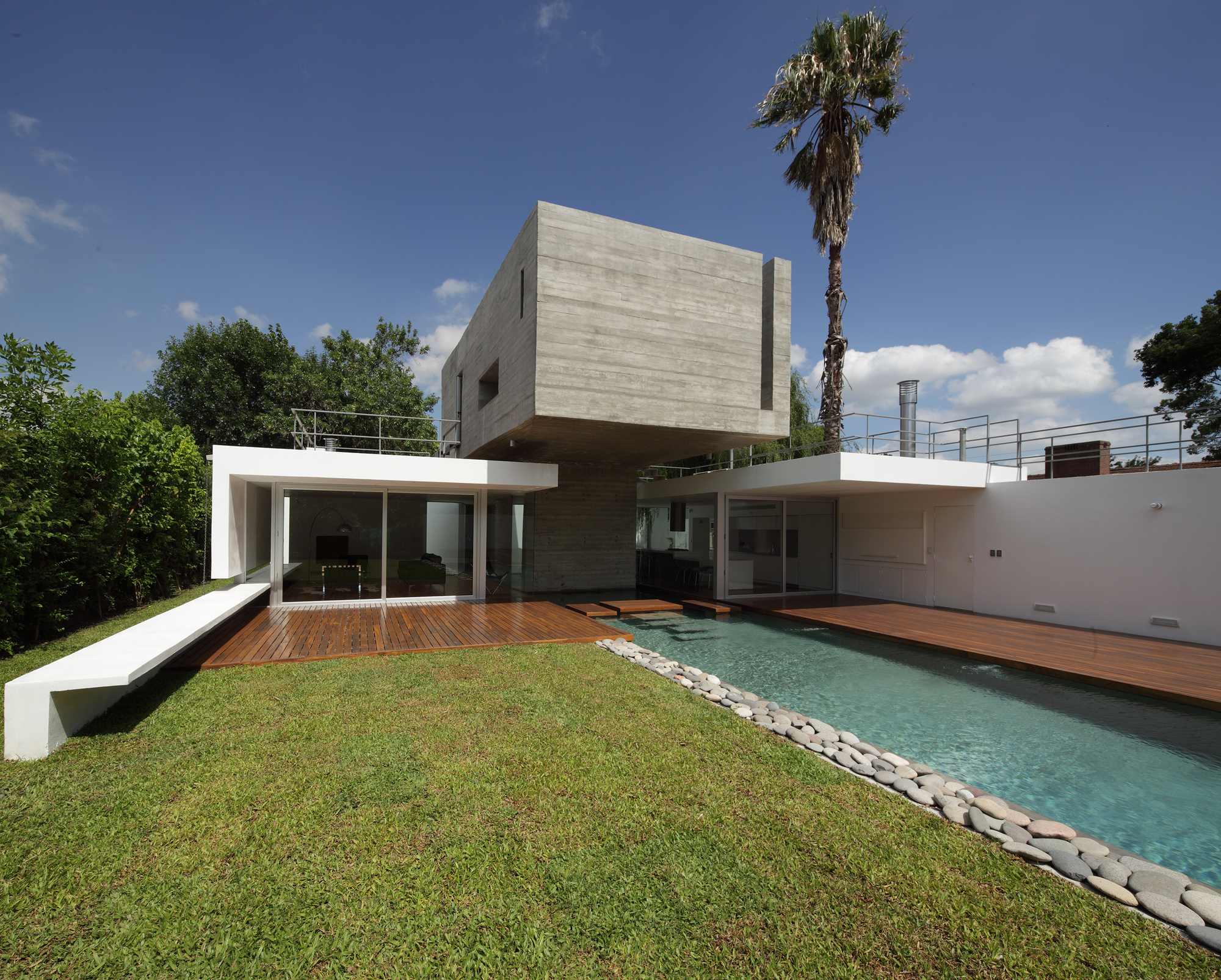 Modern Bunker House by Estudio Botteri-Connell modern bunker house by estudio botteri connell c5c7919