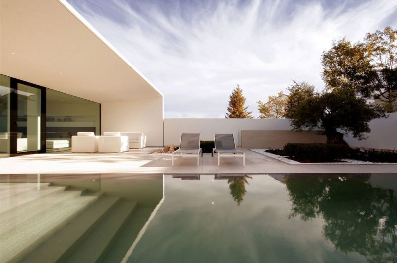 Modern Jesolo Lido Pool Villa Designed by JM Architecture modern jesolo lido pool villa designed by jm architecture 5b36a67