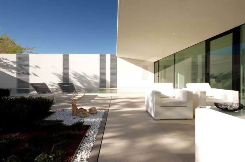 Modern Jesolo Lido Pool Villa Designed by JM Architecture modern jesolo lido pool villa designed by jm architecture b722994