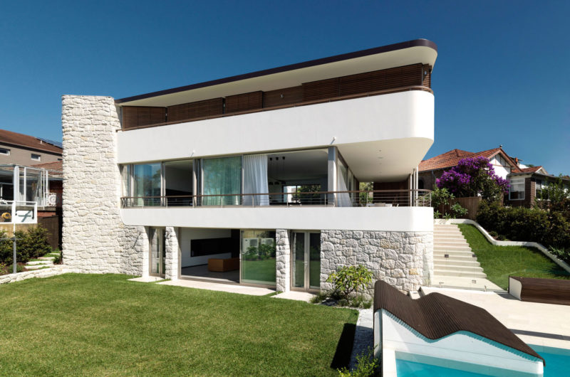 oceanfront balcony over bronte by luigi rosselli architects c19c623