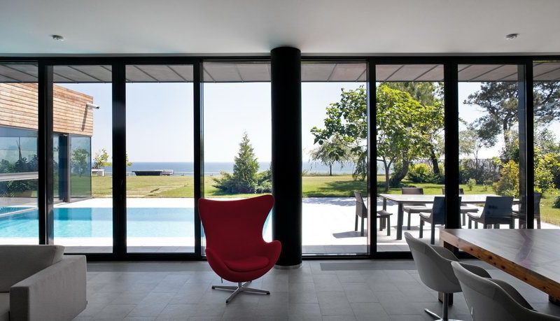 Perfect Water Patio House by Drozdov & Partners perfect water patio house by drozdov partners 39e11e1