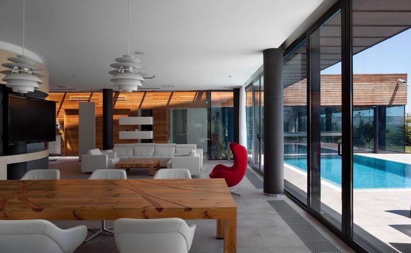 Perfect Water Patio House by Drozdov & Partners perfect water patio house by drozdov partners 608648b
