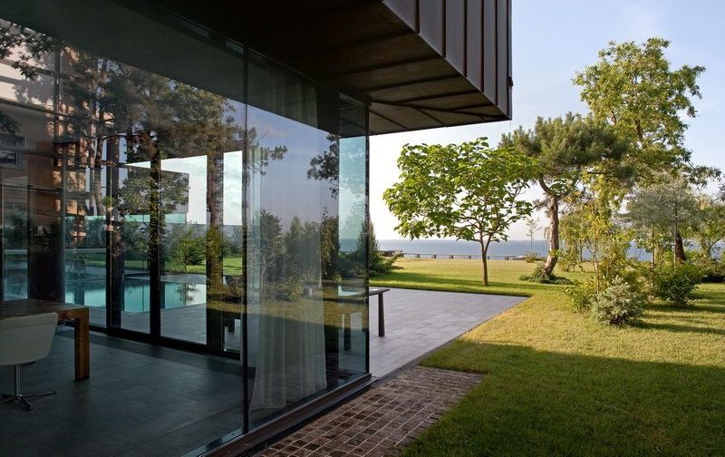 Perfect Water Patio House by Drozdov & Partners perfect water patio house by drozdov partners f4c9ad1