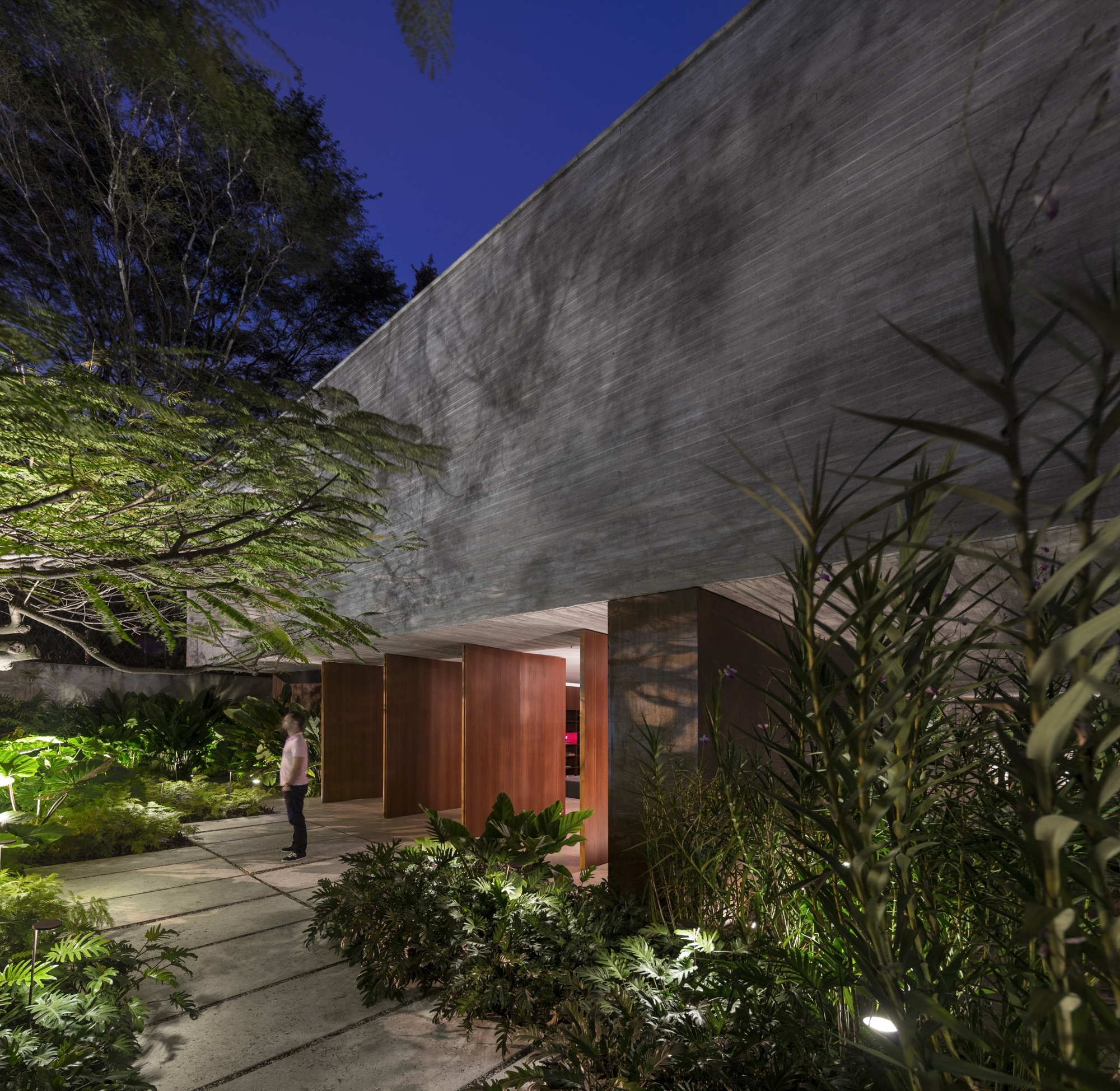 Phenomenal Ipes House In São Paulo, Brazil phenomenal ipes house in so paulo brazil f404fcb