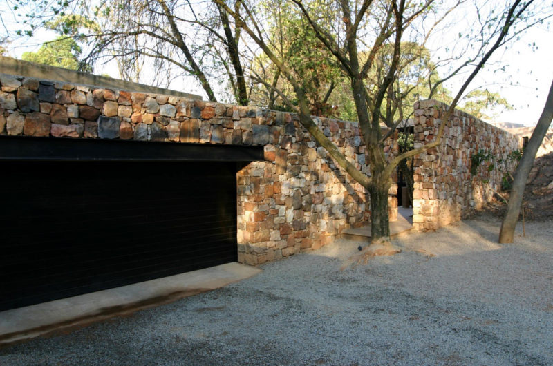 secluded treehouse by slee co architects c87dee5