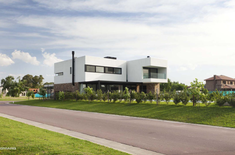The A House by Estudio GMARQ the a house by estudio gmarq 050f5ef