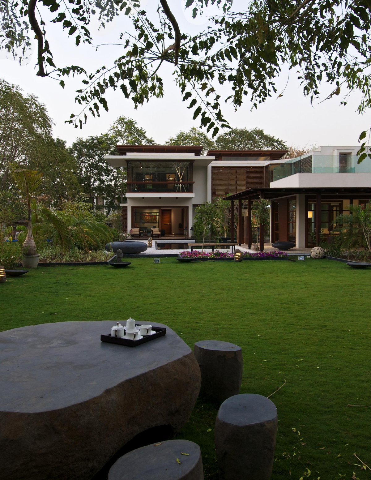 the indian wonder courtyard house in gujrat india by hiren patel architects ffc95e5