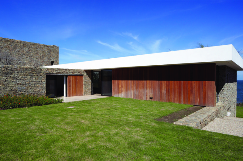 Buenos Mares Vacation House by RDR Arquitectos buenos mares vacation house by rdr arquitectos 44dadc8