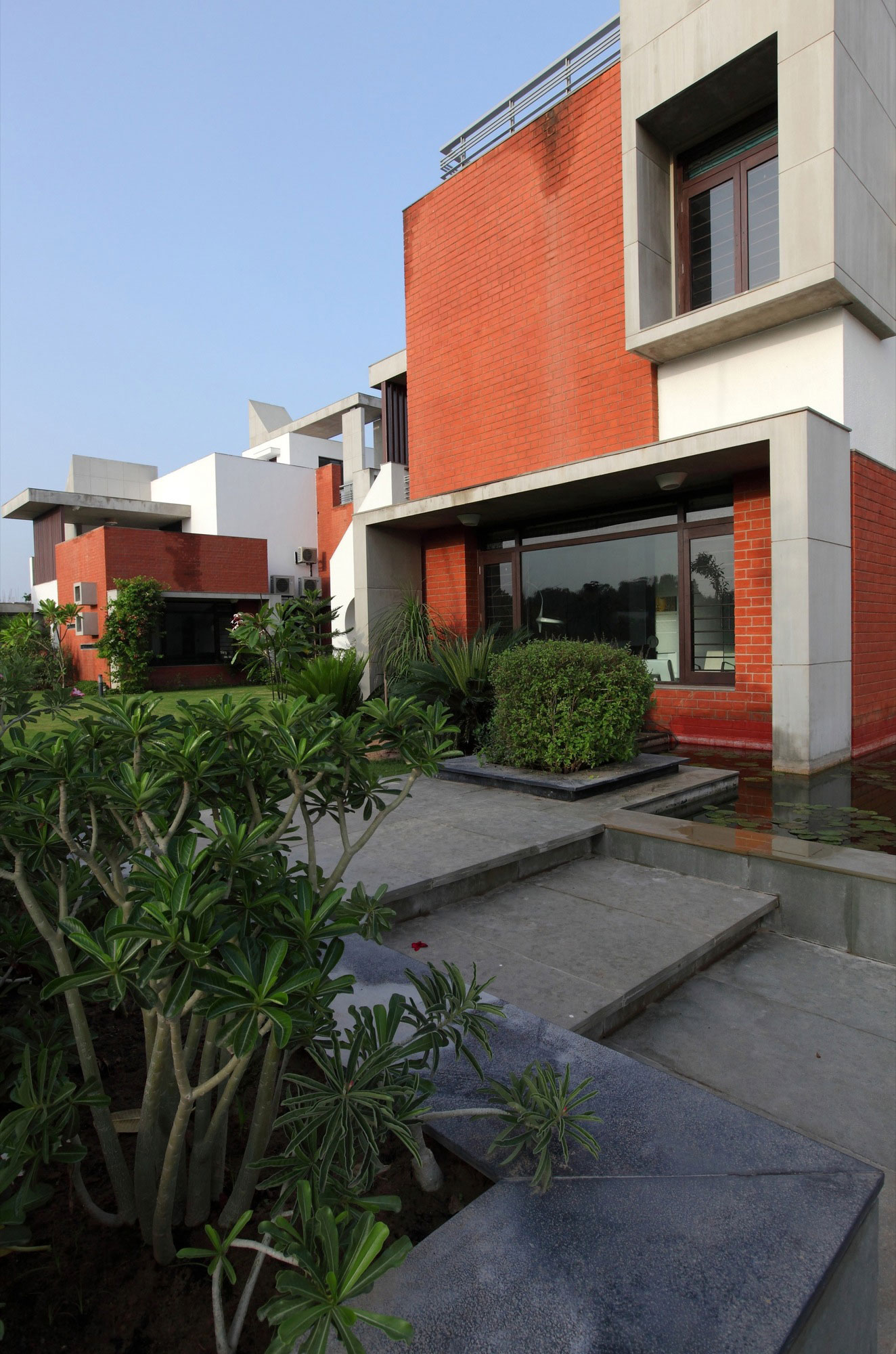 Conventionally Dual House by VPA Architects conventionally dual house by vpa architects 76b3376