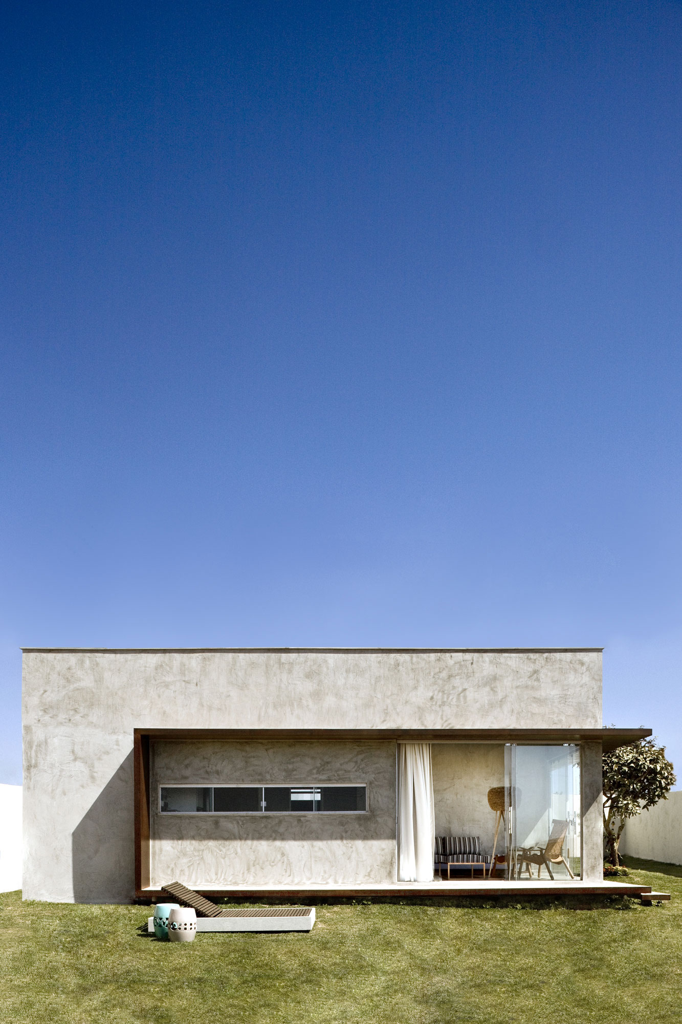 Cozy Box House in Brasilia, Brazil cozy box house in brasilia brazil 983d1b7