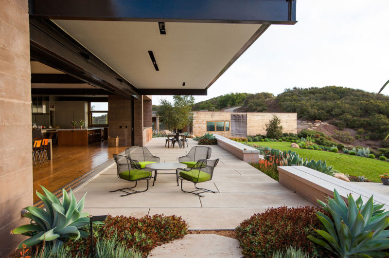 Elegant Toro Canyon House In California, USA elegant toro canyon house in california usa f0e2b97