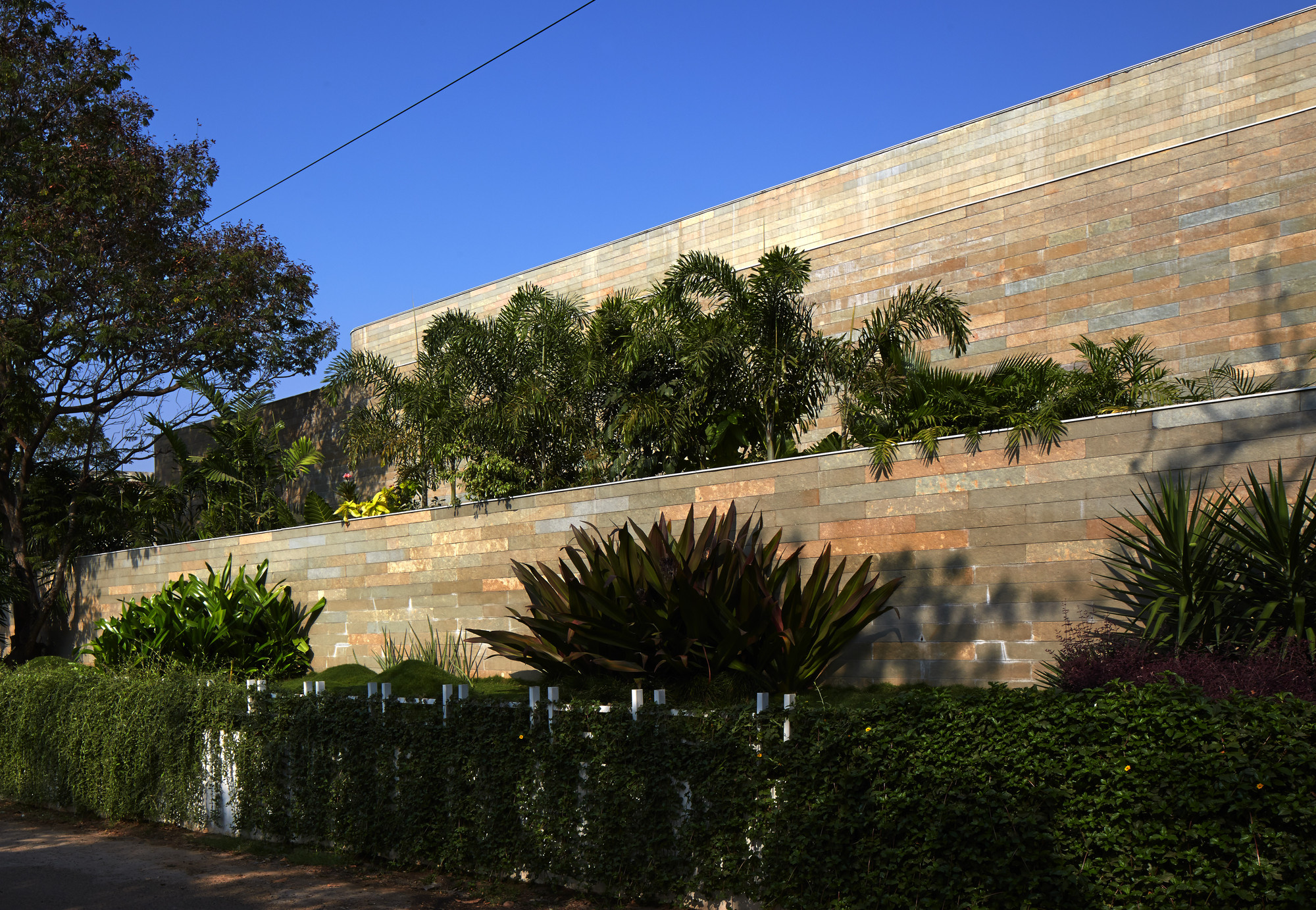 Fort House In India By Sameep Padora & Associates fort house in india by sameep padora associates 1f8a4d9