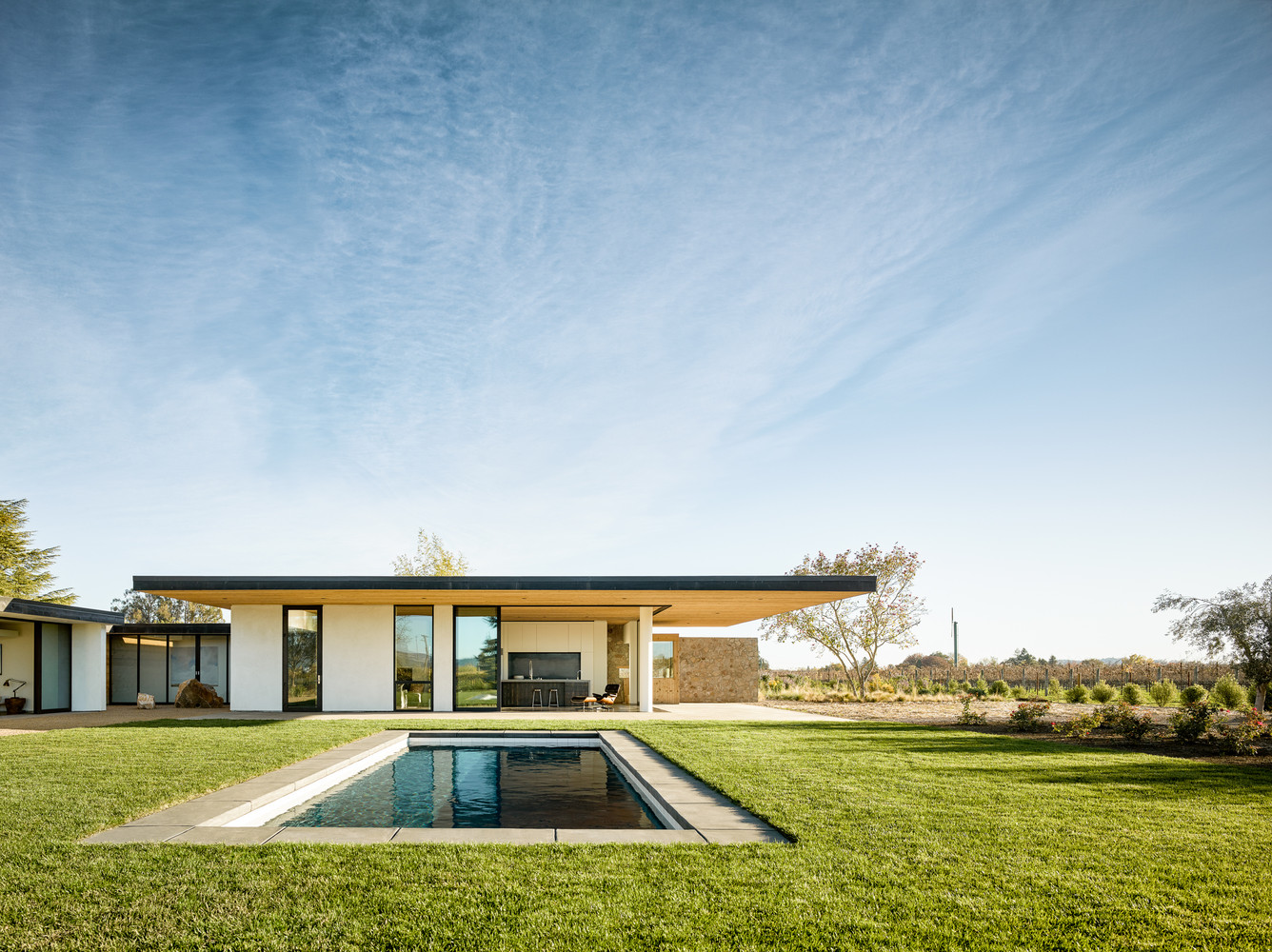 House Set On The Valley Floor In California, USA house set on the valley floor in california usa 4bd33aa